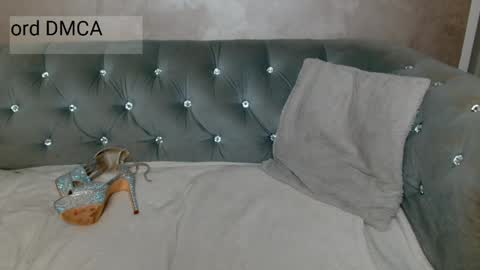 xqueencarox online show from 04-14-26, 12:05