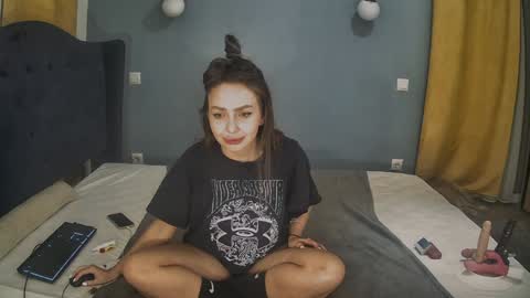 AnnaMaee online show from 01-19-25, 10:39