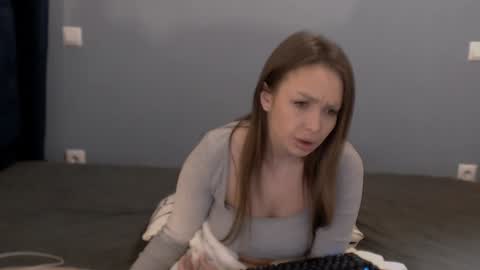 AnnaMaee online show from 02-05-25, 12:53