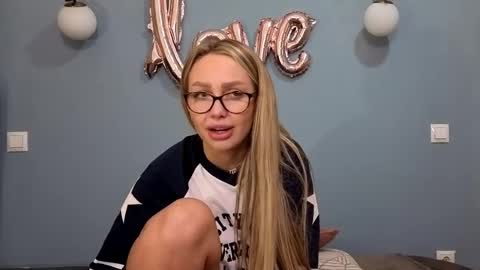 AnnaMaee online show from 03-01-25, 11:26