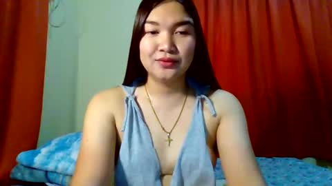 Snapshot of xsweetiemajax chatting on 01-05-25, 02:17 HI IM PAULINE online show from 01-05-25, 02:17