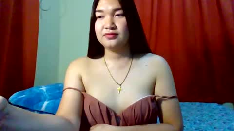 Snapshot of xsweetiemajax chatting on 01-06-25, 02:48 HI IM PAULINE online show from 01-06-25, 02:48