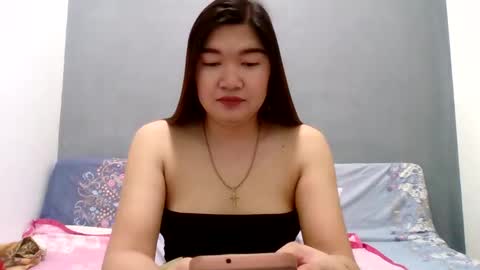 Snapshot of xsweetiemajax chatting on 09-25-25, 12:03 HI IM PAULINE online show from 09-25-25, 12:03