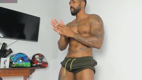 Stipp3r online show from 11-28-25, 01:36