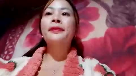 xuxulove00 online show from 12-15-25, 12:04