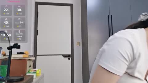 Snapshot of xuyihan chatting on 02-24-26, 05:38 xuyihan online show from 02-24-26, 05:38