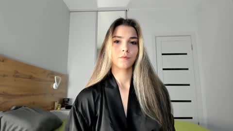 Snapshot of xvsesss chatting on 09-29-25, 01:33 LagerthaLove online show from 09-29-25, 01:33