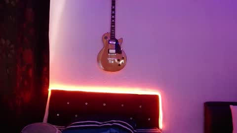 Snapshot of xx_johnson_xx chatting on 09-21-25, 12:29 VALE online show from 09-21-25, 12:29