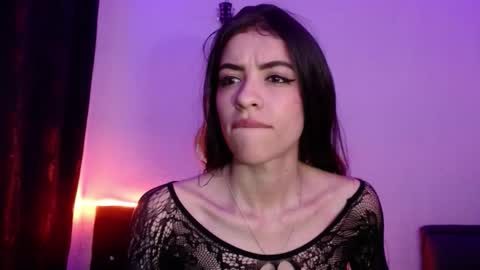 Snapshot of xx_johnson_xx chatting on 09-24-25, 09:01 VALE online show from 09-24-25, 09:01