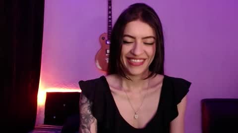 Snapshot of xx_johnson_xx chatting on 10-11-25, 08:13 VALE online show from 10-11-25, 08:13