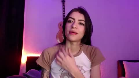 Snapshot of xx_johnson_xx chatting on 10-15-25, 08:58 VALE online show from 10-15-25, 08:58