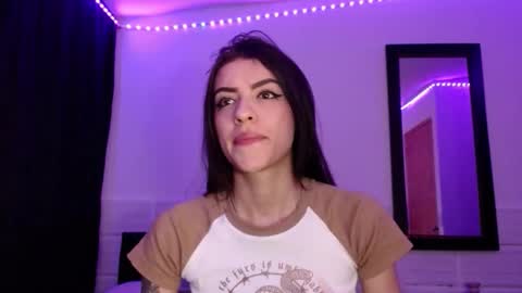 Snapshot of xx_johnson_xx chatting on 10-27-25, 09:35 VALE online show from 10-27-25, 09:35