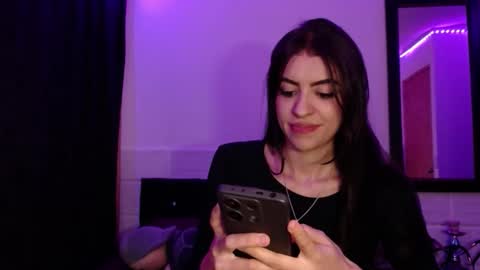 Snapshot of xx_johnson_xx chatting on 10-28-25, 10:30 VALE online show from 10-28-25, 10:30