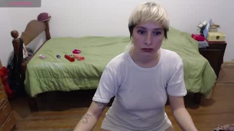 Snapshot of xx_ladyvenus_xx chatting on 06-27-26, 03:33 Hidra online show from 06-27-26, 03:33