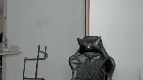 Snapshot of xx_raul_xx_ chatting on 03-29-26, 08:20 raul online show from 03-29-26, 08:20