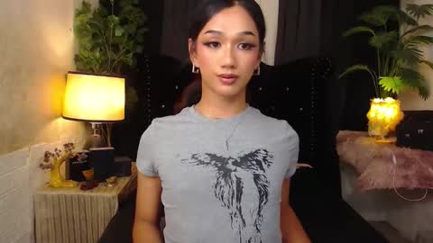 Snapshot of xxgoddessofsatisfactionxx chatting on 10-21-25, 05:02 Sophie online show from 10-21-25, 05:02