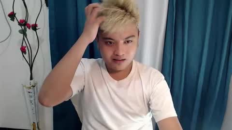 Snapshot of xxhotloyd_cummerx chatting on 01-16-26, 06:23 Loyd online show from 01-16-26, 06:23