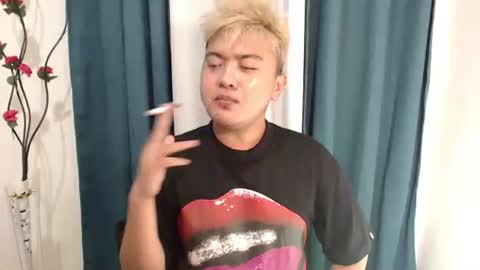 Snapshot of xxhotloyd_cummerx chatting on 01-18-26, 02:43 Loyd online show from 01-18-26, 02:43