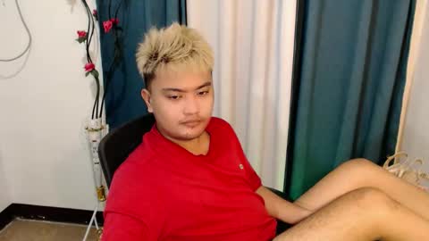 Snapshot of xxhotloyd_cummerx chatting on 02-04-26, 11:05 Loyd online show from 02-04-26, 11:05