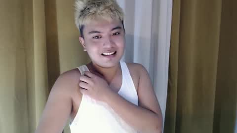 Snapshot of xxhotloyd_cummerx chatting on 02-10-26, 04:44 Loyd online show from 02-10-26, 04:44