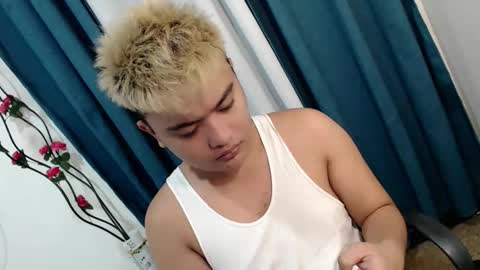 Snapshot of xxhotloyd_cummerx chatting on 02-11-26, 08:30 Loyd online show from 02-11-26, 08:30