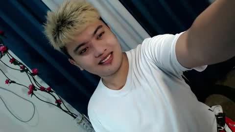 Snapshot of xxhotloyd_cummerx chatting on 02-19-26, 09:38 Loyd online show from 02-19-26, 09:38