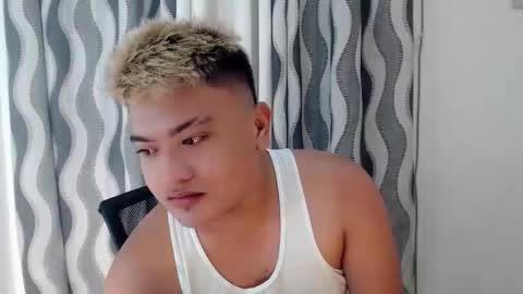 Snapshot of xxhotloyd_cummerx chatting on 02-22-26, 02:04 Loyd online show from 02-22-26, 02:04