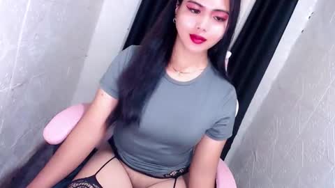 Snapshot of xxhotsexydivinexx chatting on 09-27-25, 09:09 divine online show from 09-27-25, 09:09