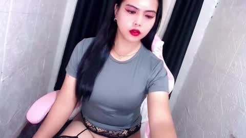 Snapshot of xxhotsexydivinexx chatting on 10-04-25, 11:14 divine online show from 10-04-25, 11:14