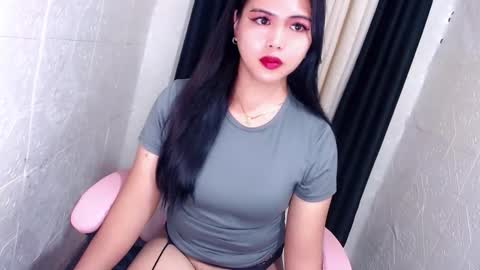 Snapshot of xxhotsexydivinexx chatting on 10-14-25, 11:27 divine online show from 10-14-25, 11:27