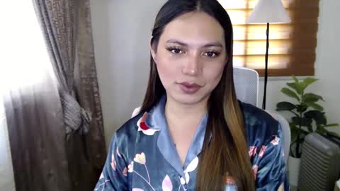 Snapshot of xxjulielovesyouxx chatting on 03-12-25, 05:46 July online show from 03-12-25, 05:46