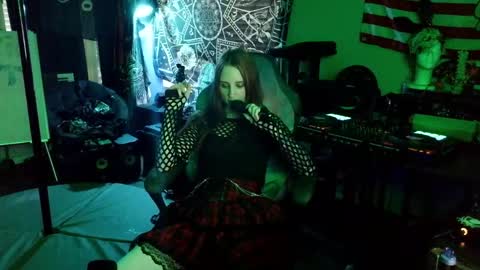 Lilith online show from 04-25-26, 01:52