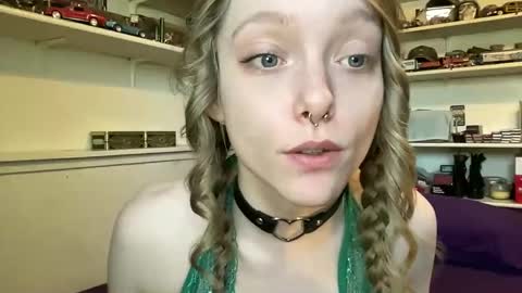 Snapshot of xxloveanastasia chatting on 09-16-25, 05:25 LoveAnastasia online show from 09-16-25, 05:25