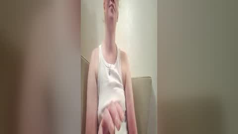 Snapshot of xxmariebliss chatting on 06-12-26, 12:48 xxmariebliss online show from 06-12-26, 12:48