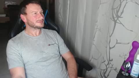 Snapshot of xxmettexx chatting on 12-15-24, 09:31 xxmettexx online show from 12-15-24, 09:31