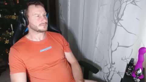 Snapshot of xxmettexx chatting on 12-24-24, 10:39 xxmettexx online show from 12-24-24, 10:39