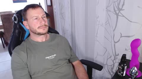 Snapshot of xxmettexx chatting on 01-12-25, 01:05 xxmettexx online show from 01-12-25, 01:05