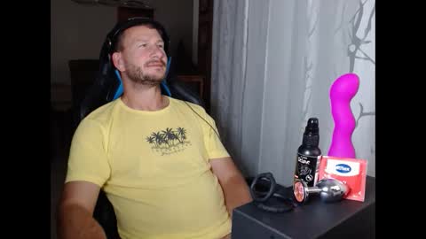 Snapshot of xxmettexx chatting on 10-05-25, 07:45 xxmettexx online show from 10-05-25, 07:45