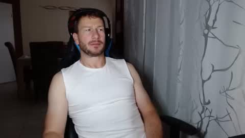 Snapshot of xxmettexx chatting on 10-27-25, 12:31 xxmettexx online show from 10-27-25, 12:31