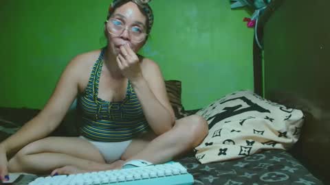 Snapshot of xxsexypinayxx chatting on 02-19-25, 05:05 xxsexypinayxx online show from 02-19-25, 05:05