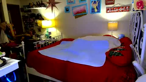 Strawberry Jane online show from 12-22-25, 03:36