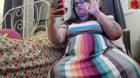 Snapshot of xxstrawberryjanexx chatting on 05-01-26, 05:12 Strawberry Jane online show from 05-01-26, 05:12
