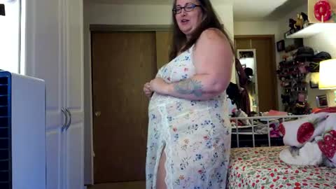Snapshot of xxstrawberryjanexx chatting on 06-09-26, 04:35 Strawberry Jane online show from 06-09-26, 04:35