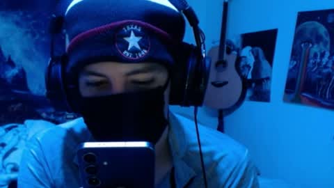 Snapshot of xxwhitefoxx chatting on 05-11-26, 07:36 David Fox online show from 05-11-26, 07:36