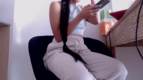 Snapshot of xxxbellalola chatting on 03-04-25, 05:03 Lola online show from 03-04-25, 05:03