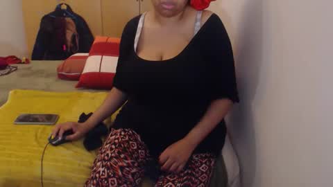 Snapshot of xxxbustybabe27x chatting on 04-19-26, 12:15 Ayanda online show from 04-19-26, 12:15