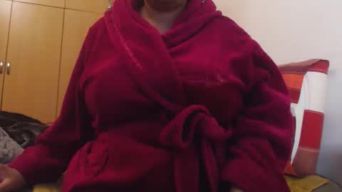 Snapshot of xxxbustybabe27x chatting on 05-08-26, 10:09 Ayanda online show from 05-08-26, 10:09