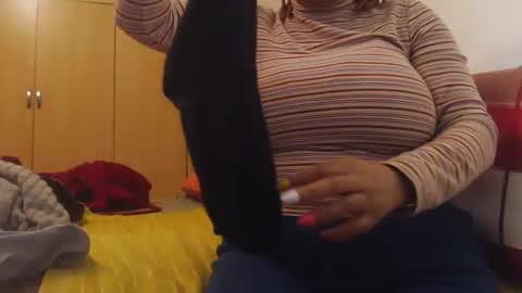 Snapshot of xxxbustybabe27x chatting on 05-09-26, 05:29 Ayanda online show from 05-09-26, 05:29