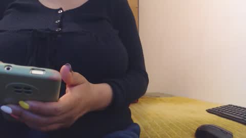 Snapshot of xxxbustybabe27x chatting on 05-15-26, 12:01 Ayanda online show from 05-15-26, 12:01