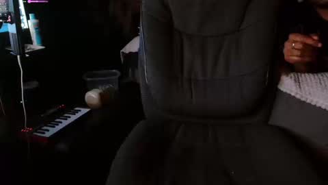 xxxjrstrokesxxx online show from 03-01-25, 01:53